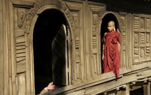 junger Mönch im Holzkloster