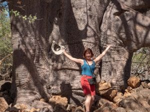 Ursula beim Baobab